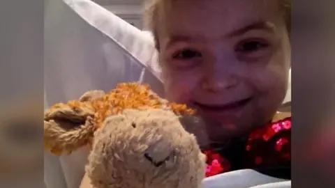 Family photo Louise with Geoffrey the Giraffe