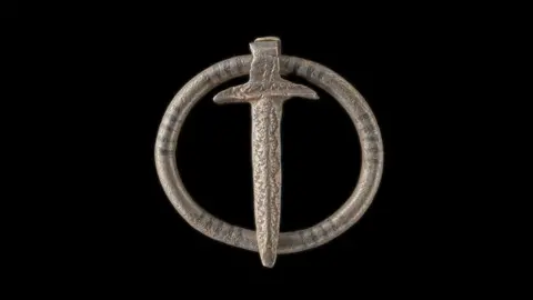 Amgueddfa Cymru – National Museum Wales Silver medieval brooch