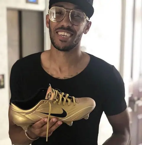 Rareboots4eu Pierre-Emerick Aubameyang holding a football boot