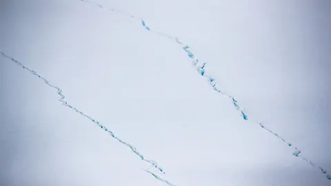 Cpl Phil Dye RAF/Crown Copyright Cracks