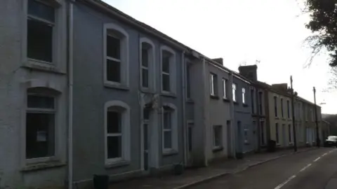 Cyfyng Road, Ystalyfera