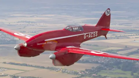 Darren Harbar Photography DH88 Grosvenor House Comet Racer