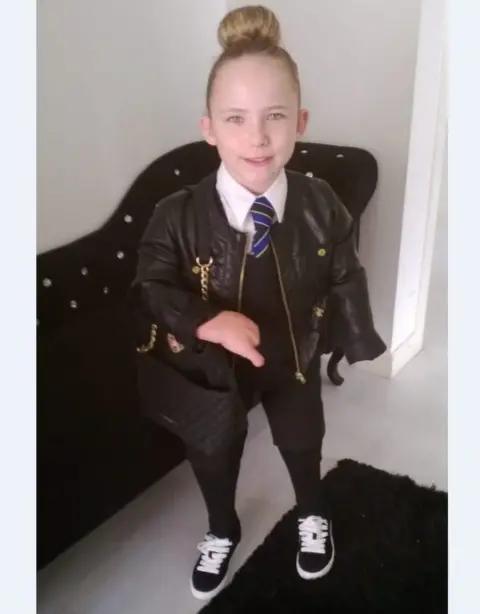 Taylor McTaggart Taylor McTaggart at secondary school