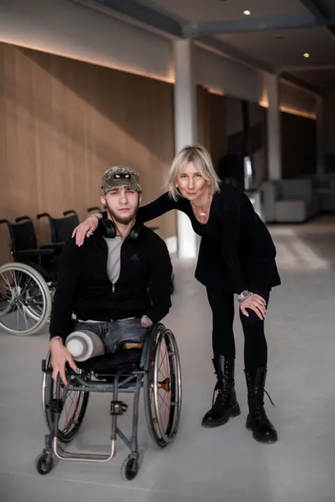 Olena Galaziuk Olga Rudnieva and an injured soldier