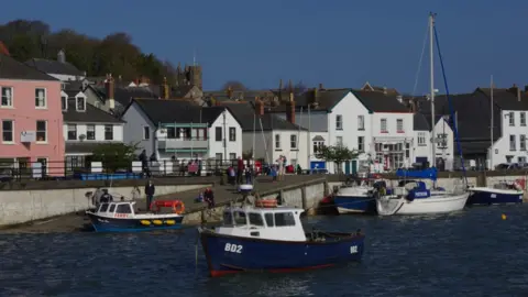 Stephen McKay/Geograph Churchfields slipway