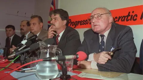 Pacemaker Loyalists announce ceasefire