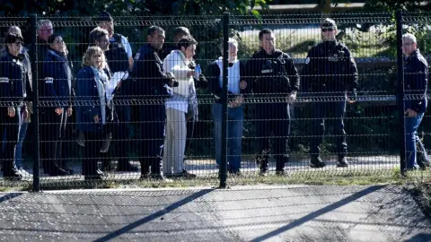 Jeremie Fulleringer/L'Yonne Républicaine Michel Fourniret with police