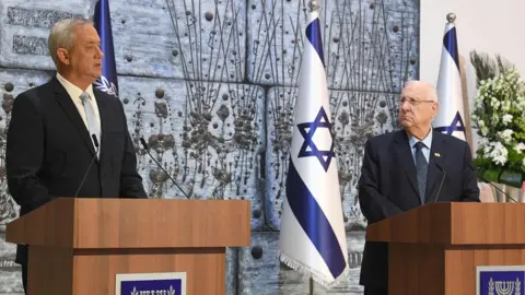 Israeli Presidency Benny Gantz (left) and President Reuven Rivlin (16 March 2020)