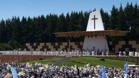 Getty Images Pope Francis celebrates an open-air mass in Temuco, 800km (500 miles) south of Santiago, 17 January 2018