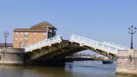 Geograph/Michael Dibb Haven Bridge in Great Yarmouth.