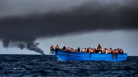 ARIS MESSINIS Migrant boat