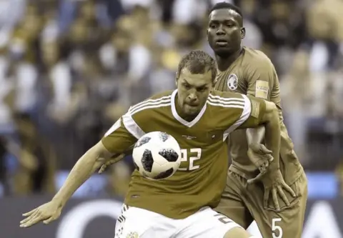 Reuters A colour-blind simulation shows a picture of the Russia-Saudi Arabia game, as a person with red-green colour-blindness might see it