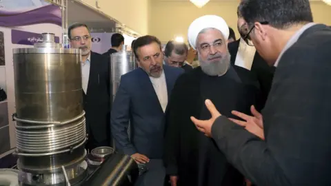 EPA President Hassan Rouhani visits an exhibition showcasing Iran's nuclear achievements in Tehran (9 April 2018)