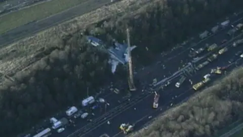 Kegworth tragedy, image of plane crash on motorway