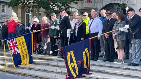 Incredible 96-gun salute rings out across Britain to honour
