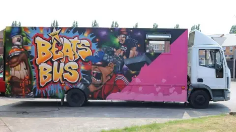 LDRS Beats Bus