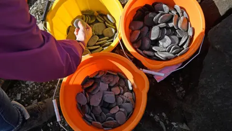 Getty Images EASDALE, SCOTLAND - SEPTEMBER 25: Competitors select their stones during the World Stone Skimming Championships, held on Easdale Island on September 25, 2016 in Easdale, Seil, Scotland. The championships marking its 20th year are held on the last Sunday in September each year on Easdale, which is the smallest inhabited island of the Inner Hebrides.