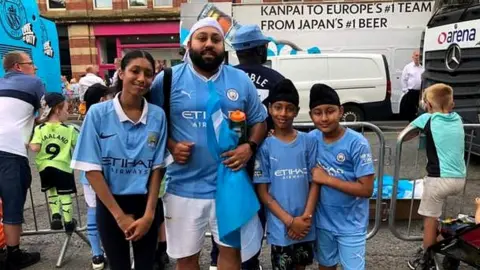 Zoro (second right) with his family