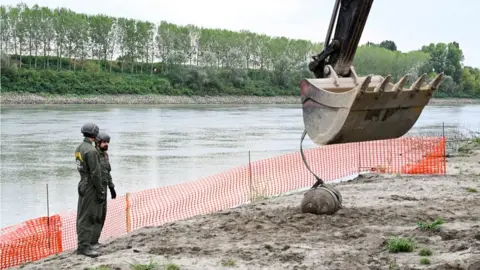 Reuters Removal of unexploded bomb, Borgo Virgilio, Italy - 7 Aug 22