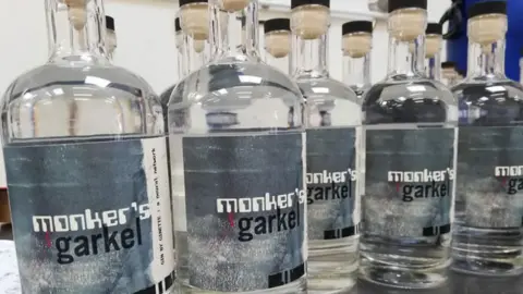 Tiny Giant Monker's Garkel