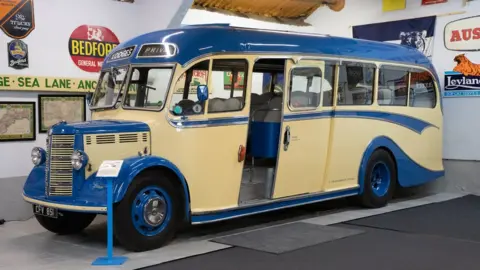 Lodge Coaches 1949 Bedford Duple OB