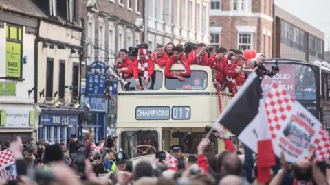 Lincoln bus tour 2017