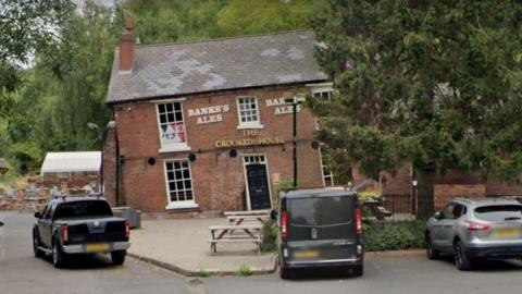 Crooked House pub near Dudley 'unlikely to reopen' - BBC News