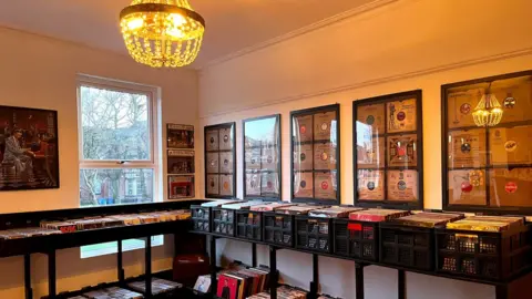 @TheMusicalBoxRS interior of museum