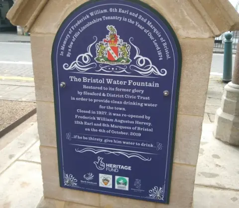 Plaque on the water fountain