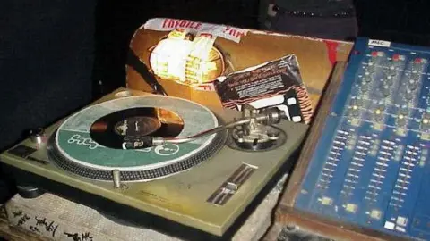 Dan Flitcroft DJ desk at Moles in 2001
