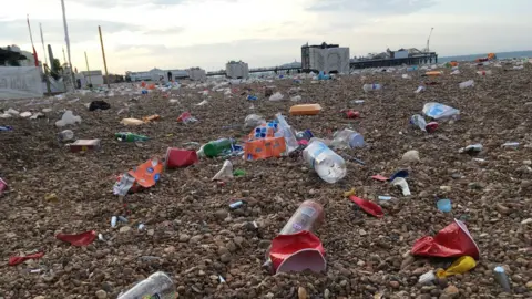 Oceans 8 Oceans 8 beach clean up