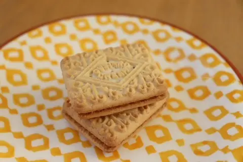 Tasleem Jessa Damani Custard creme