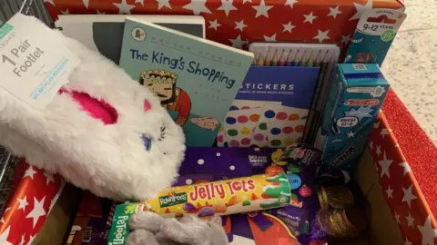 S.M.I.L.E London & Essex An example shoebox of presents