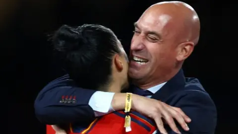 Luis Rubiales embraces Jenni Hermoso after Spain win the Women's World Cup