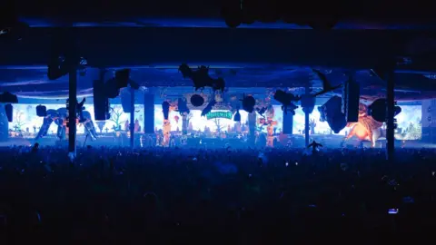 Elrow Warehouse main room