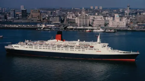 Cunard QE2 in Liverpool in 1990