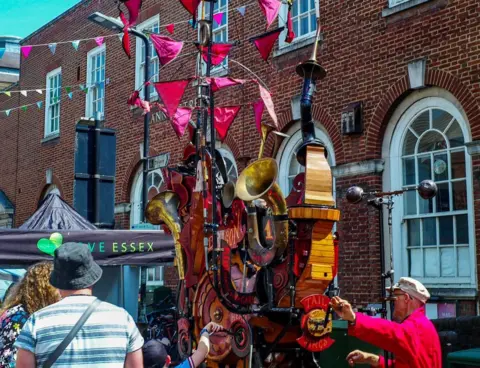 Tony Cruse dragon puppet