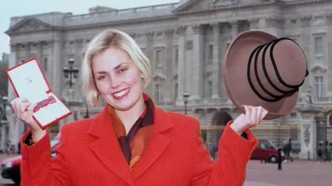 PA Lisa outside Buckingham Palace