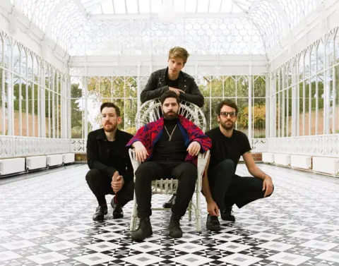 Warner Music Foals