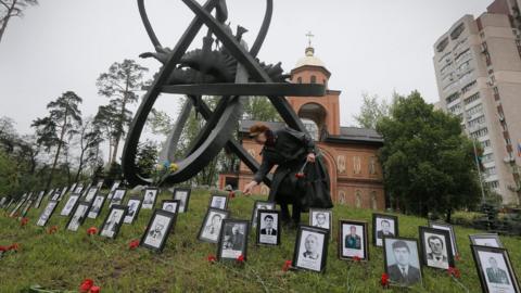 Chernobyl disaster: Ukraine marks 30th anniversary - BBC News