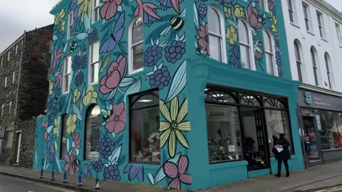 Karolina Pawloska/Cup of Layna Artist's impression of