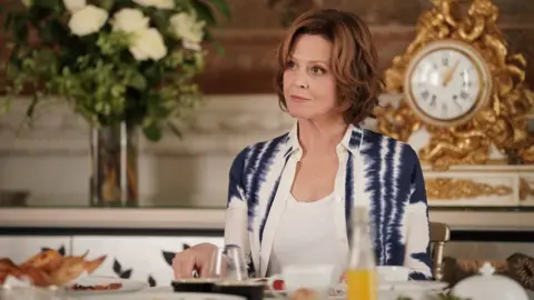 Netflix Sigourney Weaver in Call My Agent