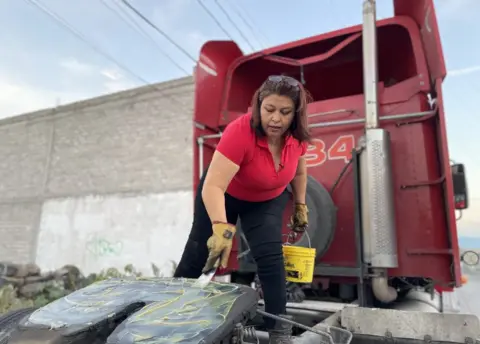 Leire Ventas Liszt Hyde González on her lorry