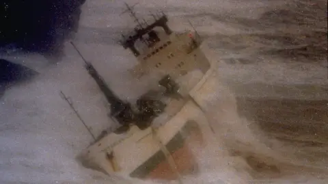 RNLI The Green Lily off Bressay, Shetland November 1997