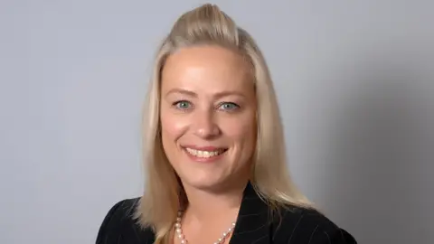 CLOSEBROS Jeanette Makings