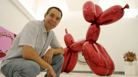 Getty Images Jeff Koons with his balloon dog artwork