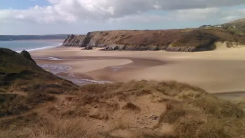 Robert Lamb/Geograph Three Cliffs Bay