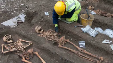 Cambridge Archaeological Unit Medieval skeletons, Cambridge