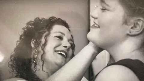 Jess Young Jess Young with mum Louise