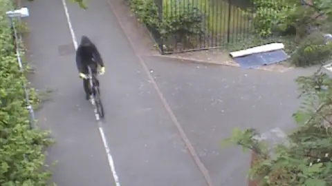 Nottinghamshire Police CCTV of shooting suspect